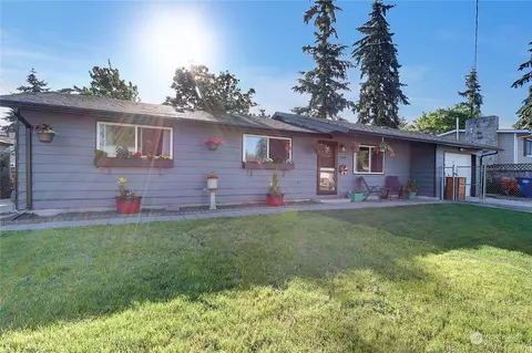17302 Spanaway Ln E, Spanaway, WA 98387
