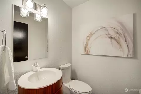 Bath - 417 E Pine St #403, Seattle, WA 98122 photo 1 of 2