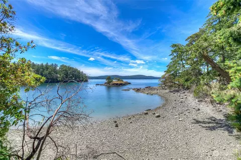 77 Old Midden Ln, Shaw Island, WA 98286