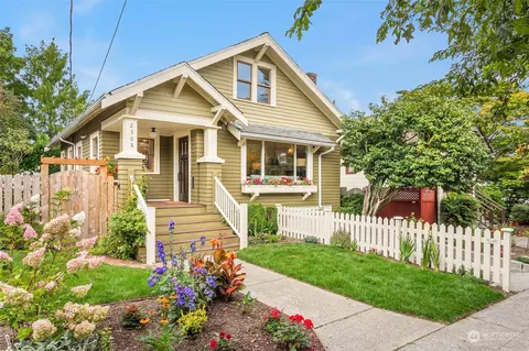 2368 N 52nd St, Seattle, WA 98103