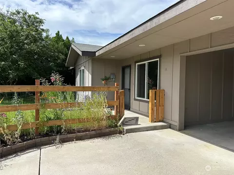 2969 Riviera Blvd, Malaga, WA 98828