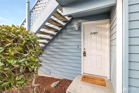 537 NEllis Way #D101, Oak Harbor, WA 98277