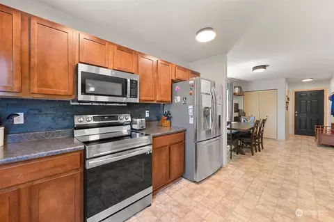Kitchen - 522 Ruby Peak Ave, Mount Vernon, WA 98273 photo 5 of 5