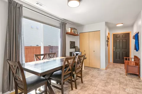 Entry Way - 522 Ruby Peak Ave, Mount Vernon, WA 98273 photo 1 of 3