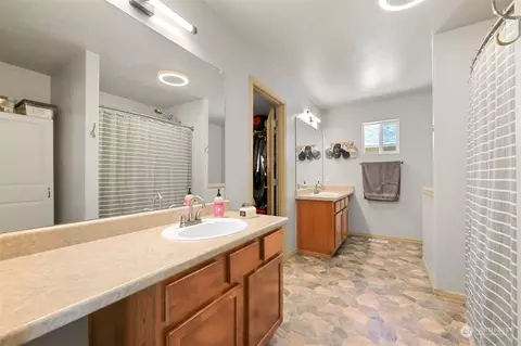 Bath - 522 Ruby Peak Ave, Mount Vernon, WA 98273 photo 2 of 4