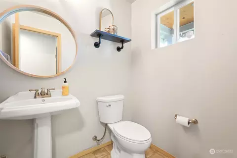 Bath - 522 Ruby Peak Ave, Mount Vernon, WA 98273 photo 1 of 4