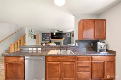 Kitchen - 522 Ruby Peak Ave, Mount Vernon, WA 98273 photo 3 of 5