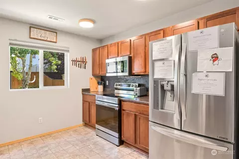 Kitchen - 522 Ruby Peak Ave, Mount Vernon, WA 98273 photo 4 of 5