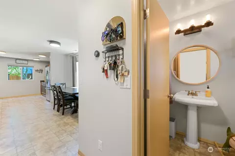 Entry Way - 522 Ruby Peak Ave, Mount Vernon, WA 98273 photo 2 of 3