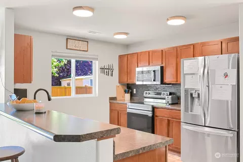 Kitchen - 522 Ruby Peak Ave, Mount Vernon, WA 98273 photo 2 of 5