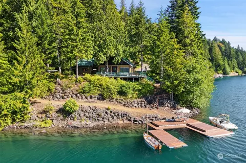 5787 N Lake Cushman Rd, Hoodsport, WA 98548