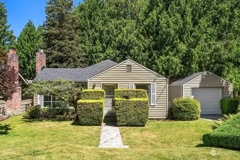 4042 NE 88th St, Seattle, WA 98115