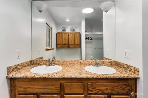 Bath - 7211 Beverly Blvd, Everett, WA 98203 photo 1 of 2