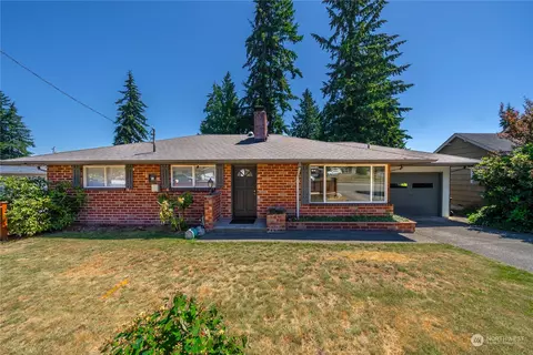 Exterior - 7211 Beverly Blvd, Everett, WA 98203 photo 2 of 7