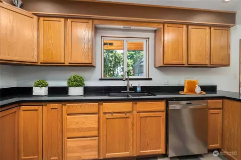 Kitchen - 7211 Beverly Blvd, Everett, WA 98203 photo 2 of 3