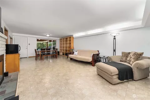 Living - 7211 Beverly Blvd, Everett, WA 98203 photo 5 of 5