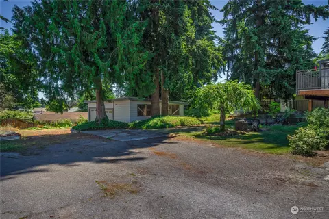 Exterior - 7211 Beverly Blvd, Everett, WA 98203 photo 7 of 7