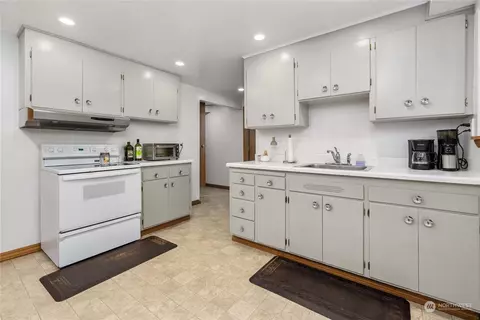 Kitchen - 7211 Beverly Blvd, Everett, WA 98203 photo 3 of 3