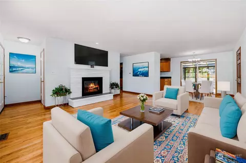 Living - 7211 Beverly Blvd, Everett, WA 98203 photo 1 of 5