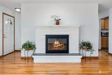 Entry Way - 7211 Beverly Blvd, Everett, WA 98203 photo 1 of 2