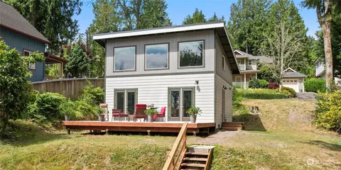 7237 NE Winfred St, Suquamish, WA 98392