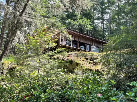 378 Kasnyku Ln, San Juan Island, WA 98250