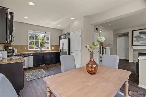 Dining - 3833 183rd Pl SE, Bothell, WA 98012 photo 2 of 3