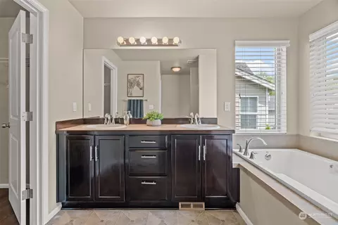 Bath - 3833 183rd Pl SE, Bothell, WA 98012 photo 1 of 4