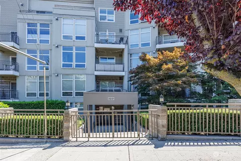 3221 SW Avalon Way #101, Seattle, WA 98126