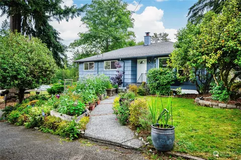 12304 14th Ave SW, Burien, WA 98146