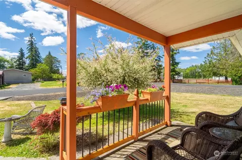 101 Memory Ln, Silverlake, WA 98645