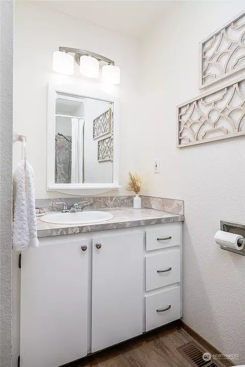 Bath - 12518 47th Dr SE, Everett, WA 98208 photo 2 of 3