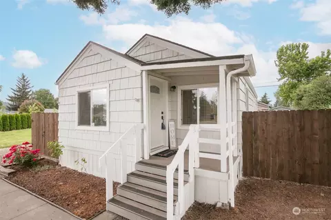 1563 Alabama St, Longview, WA 98632