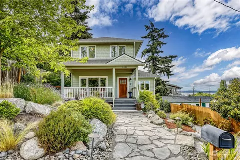 2053 Lawrence St, Port Townsend, WA 98368