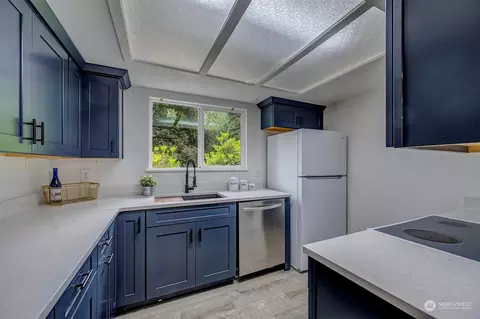Kitchen - 820 Cady Rd #C101, Everett, WA 98203 photo 2 of 2