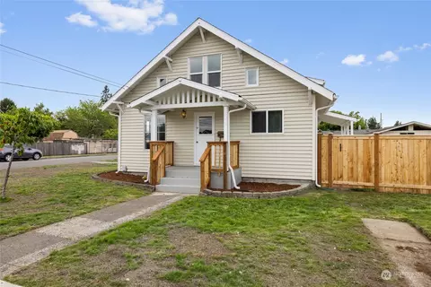 1004 3rd Ave NW, Puyallup, WA 98371