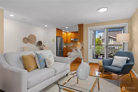 Living - 1921 42nd Ave E #E, Seattle, WA 98112 photo 3 of 4