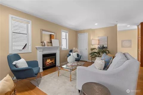 Living - 1921 42nd Ave E #E, Seattle, WA 98112 photo 4 of 4