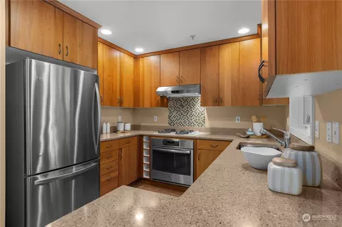 Kitchen - 1921 42nd Ave E #E, Seattle, WA 98112 photo 2 of 3