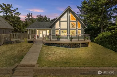 511 Duck Lake Dr SE, Ocean Shores, WA 98569