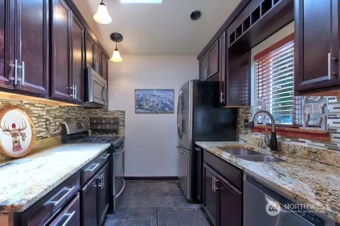 Kitchen - 16725 Mountainside Dr E, Greenwater, WA 98022 photo 1 of 3