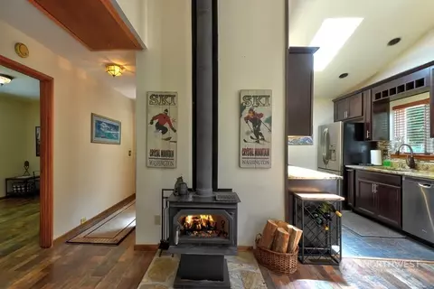 Entry Way - 16725 Mountainside Dr E, Greenwater, WA 98022 photo 3 of 3