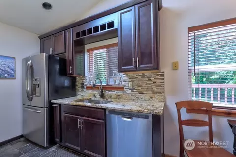 Kitchen - 16725 Mountainside Dr E, Greenwater, WA 98022 photo 3 of 3