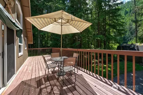 Exterior - 16725 Mountainside Dr E, Greenwater, WA 98022 photo 5 of 7