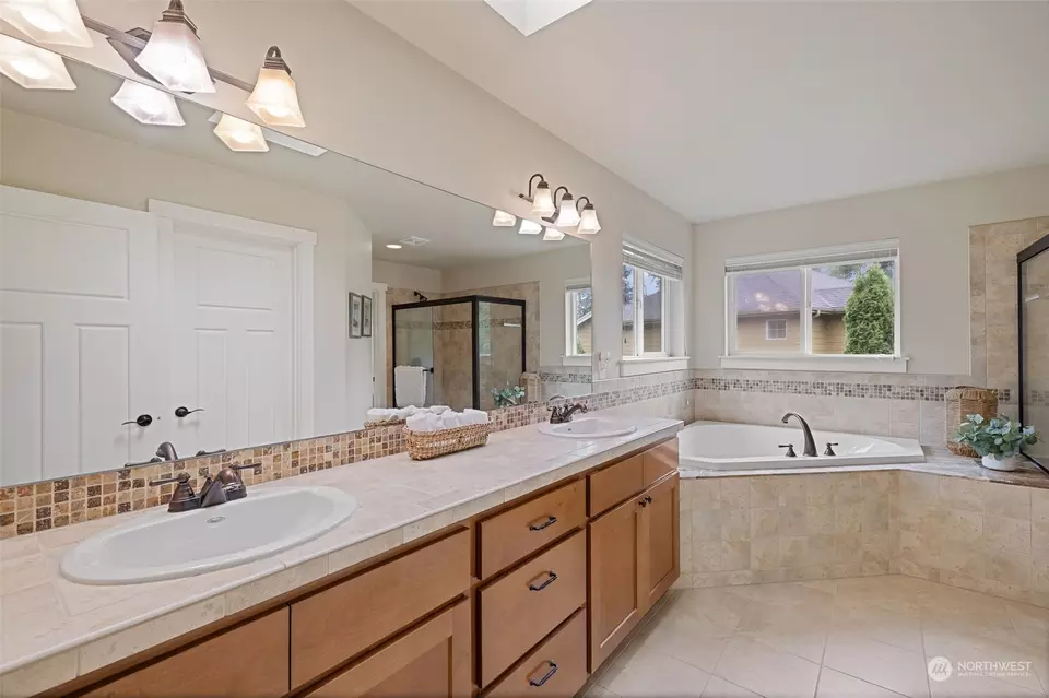 Bath - 12425 54th Dr NE, Marysville, WA 98271 photo 2 of 4