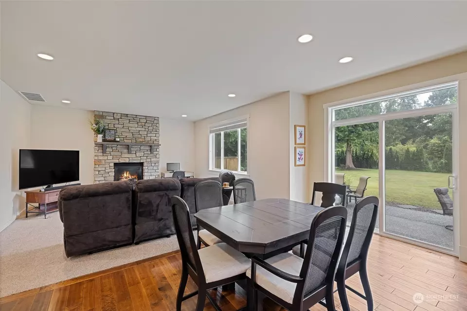 Dining - 12425 54th Dr NE, Marysville, WA 98271 photo 4 of 4
