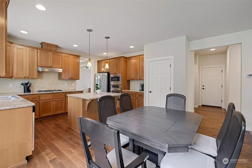 Dining - 12425 54th Dr NE, Marysville, WA 98271 photo 3 of 4
