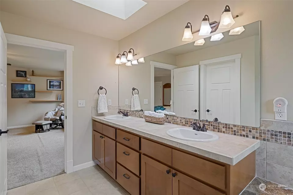 Bath - 12425 54th Dr NE, Marysville, WA 98271 photo 3 of 4