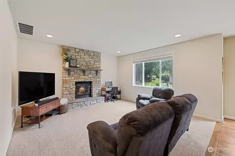 Living - 12425 54th Dr NE, Marysville, WA 98271 photo 1 of 1