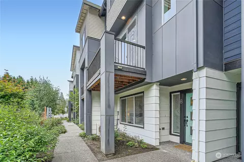603 237th St SE #B, Bothell, WA 98021